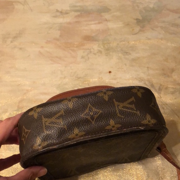 HOLIDAY SALE:Authentic Louis Vuitton Saint Cloud Crossbody Bag -Strap Flaws - Picture 11 of 13